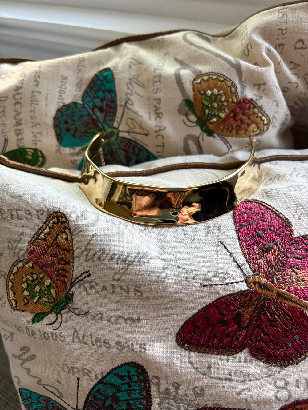 Uno de 50 gold plated collar necklace